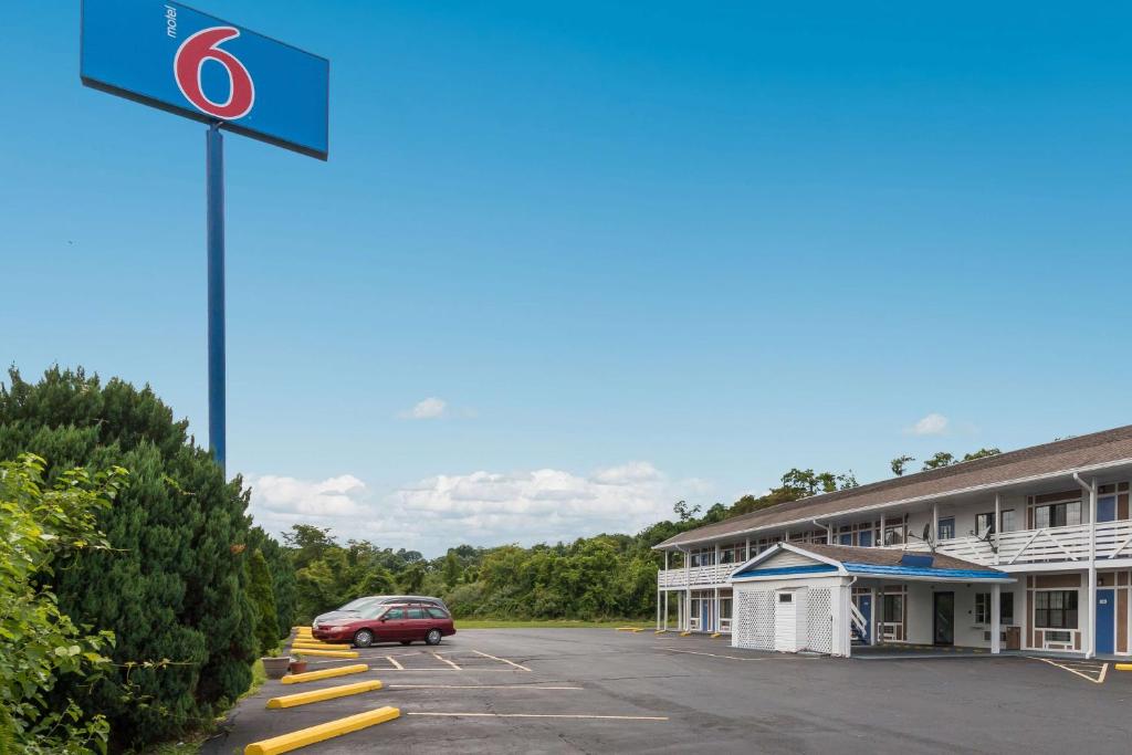 Motel 6-Parkersburg WV Main image 1